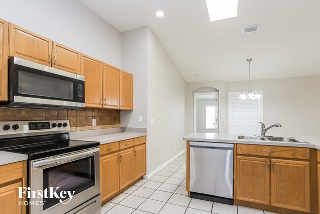 Foto del edificio - 4501 Compass Oaks Dr