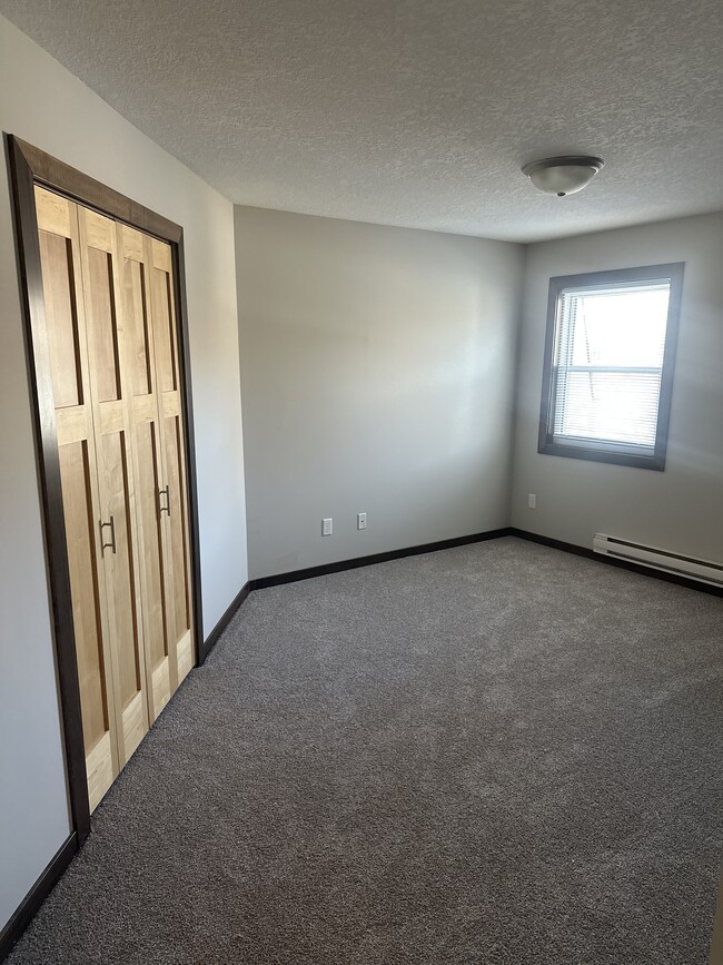 Master bedroom - 255 Maple Ln SE