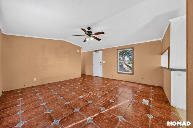 Building Photo - 118 cr 458