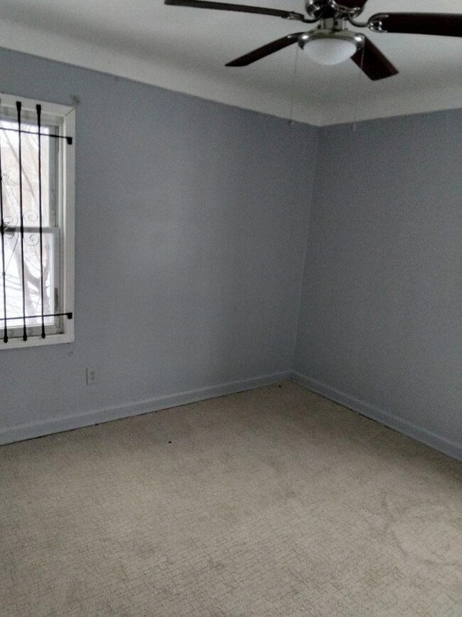 Building Photo - Charming 3 bedroom