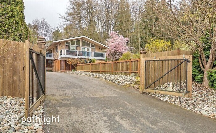 Foto principal - 904 James Way, Camano Island, WA, 98282