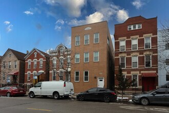 Building Photo - 1906 S Loomis St