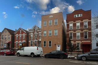 Building Photo - 1906 S Loomis St