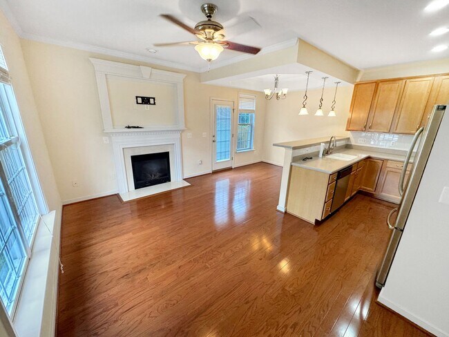 Foto del edificio - Contemporary 3-Bed, 3.5-Bath Townhome Just...