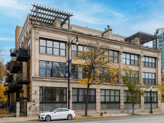 Building Photo - 1525 S Michigan Ave