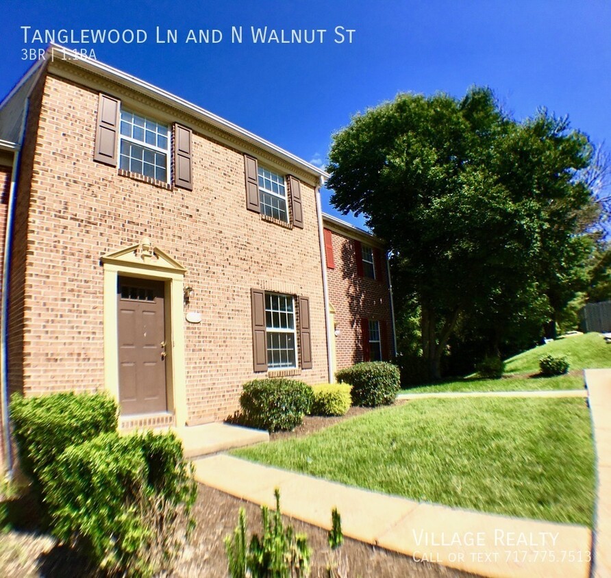 Primary Photo - Spacious 3-BR Townhome in Dallastown Schoo...