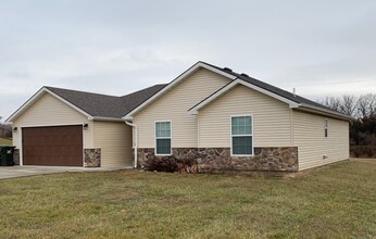 Building Photo - 145 SE 215 Rd