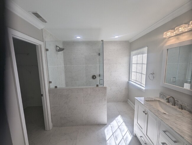 Building Photo - Charming 4 BD Mt. Pleasant Home in Desirab...