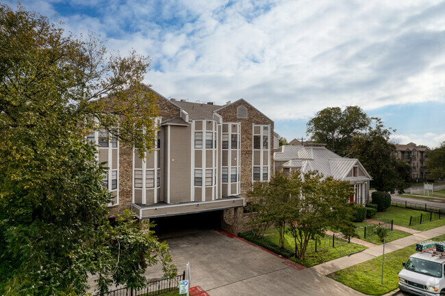 Building Photo - Lenox Condominiums