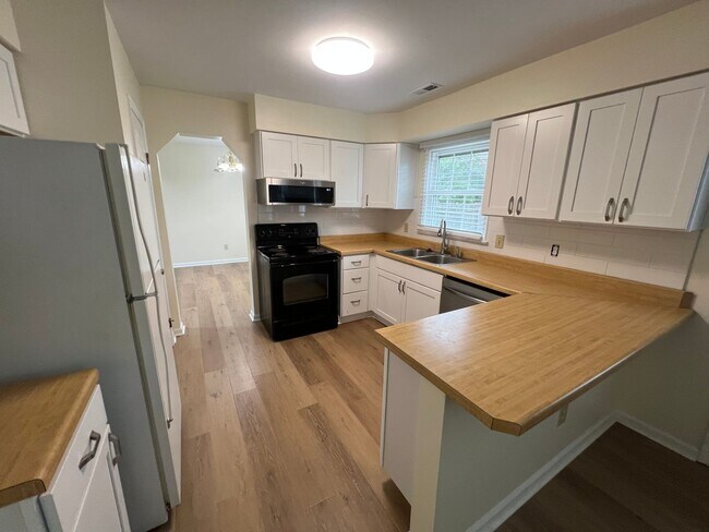 Building Photo - Nice corner lot home in Salem Lakes
