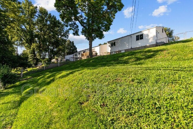 Building Photo - 1739 Leafcrest Dr