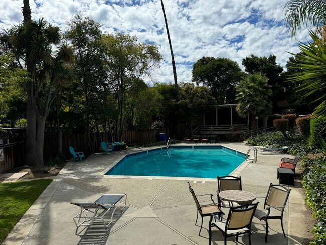 Foto del edificio - 3bd/2ba Condo - Pets welcome!  Coming Soon!