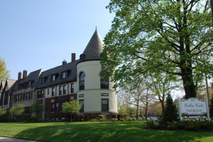 Primary Photo - 2835 S Moreland Blvd