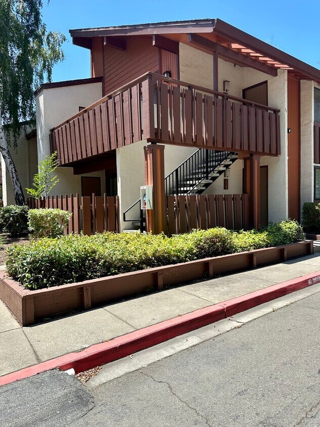 Primary Photo - Spacious 2 Bed 2 Bathroom $2500!