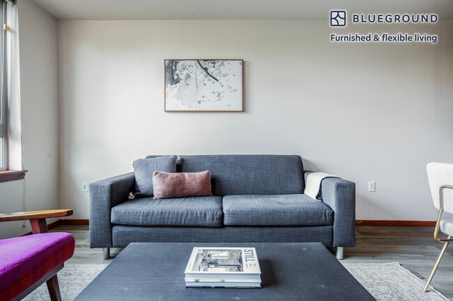 Foto del edificio - 4219 S Othello St