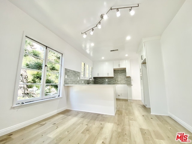 Building Photo - 354 S Reeves Dr