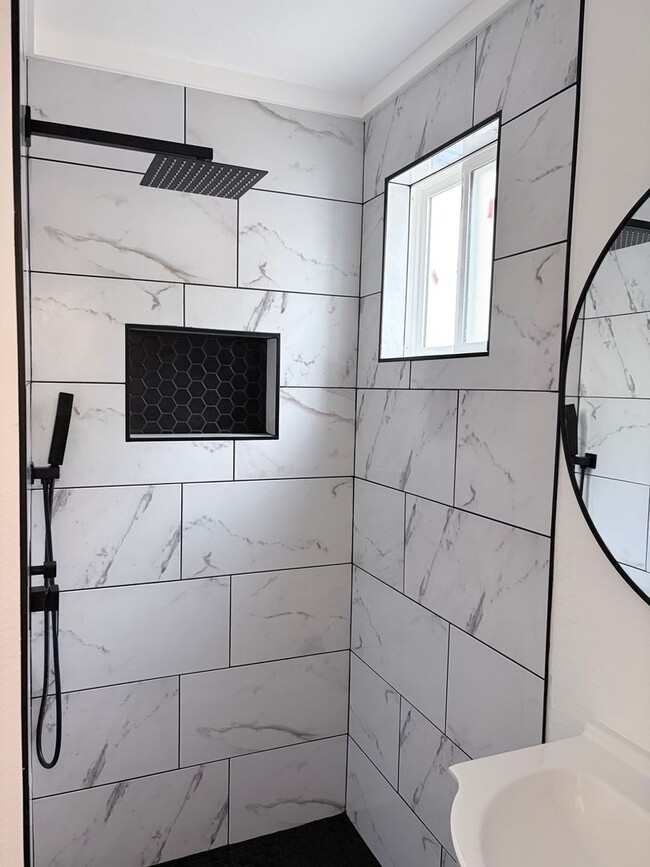 Foto del edificio - Main Street - Church &amp; SFR