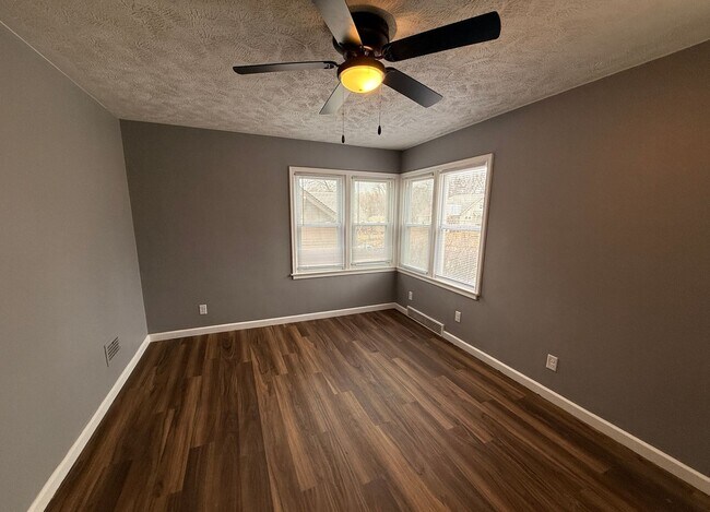 Foto del edificio - Newly Remodeled 4 bedroom