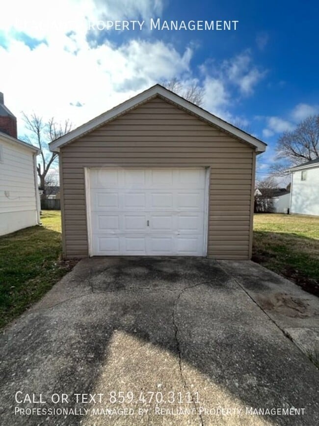 Photo - 882 Cheryl Ln House