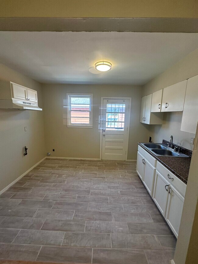 Building Photo - 3192 Allison Ave