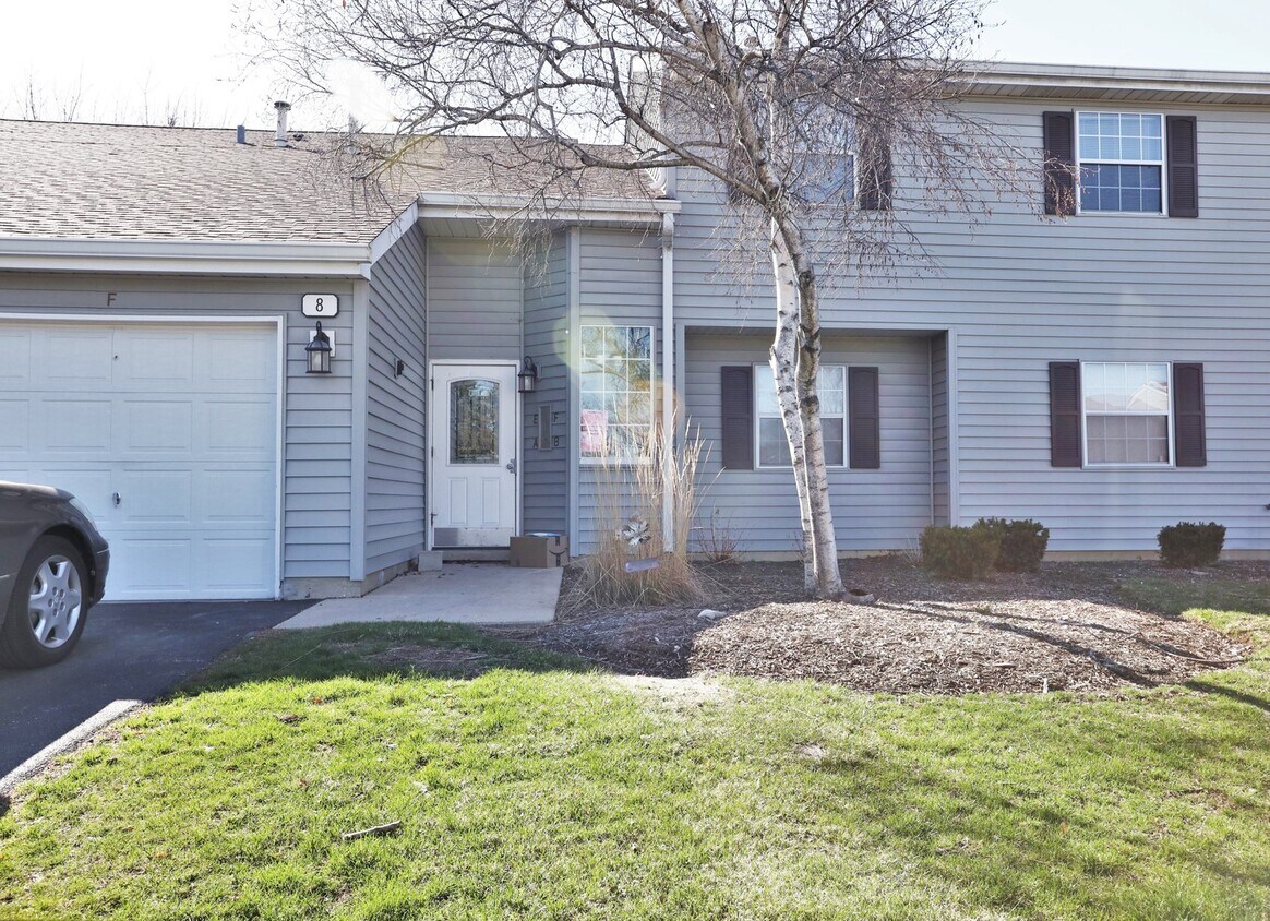 8 Gant Cir Unit A, Streamwood, IL 60107 Condo for Rent in Streamwood, IL