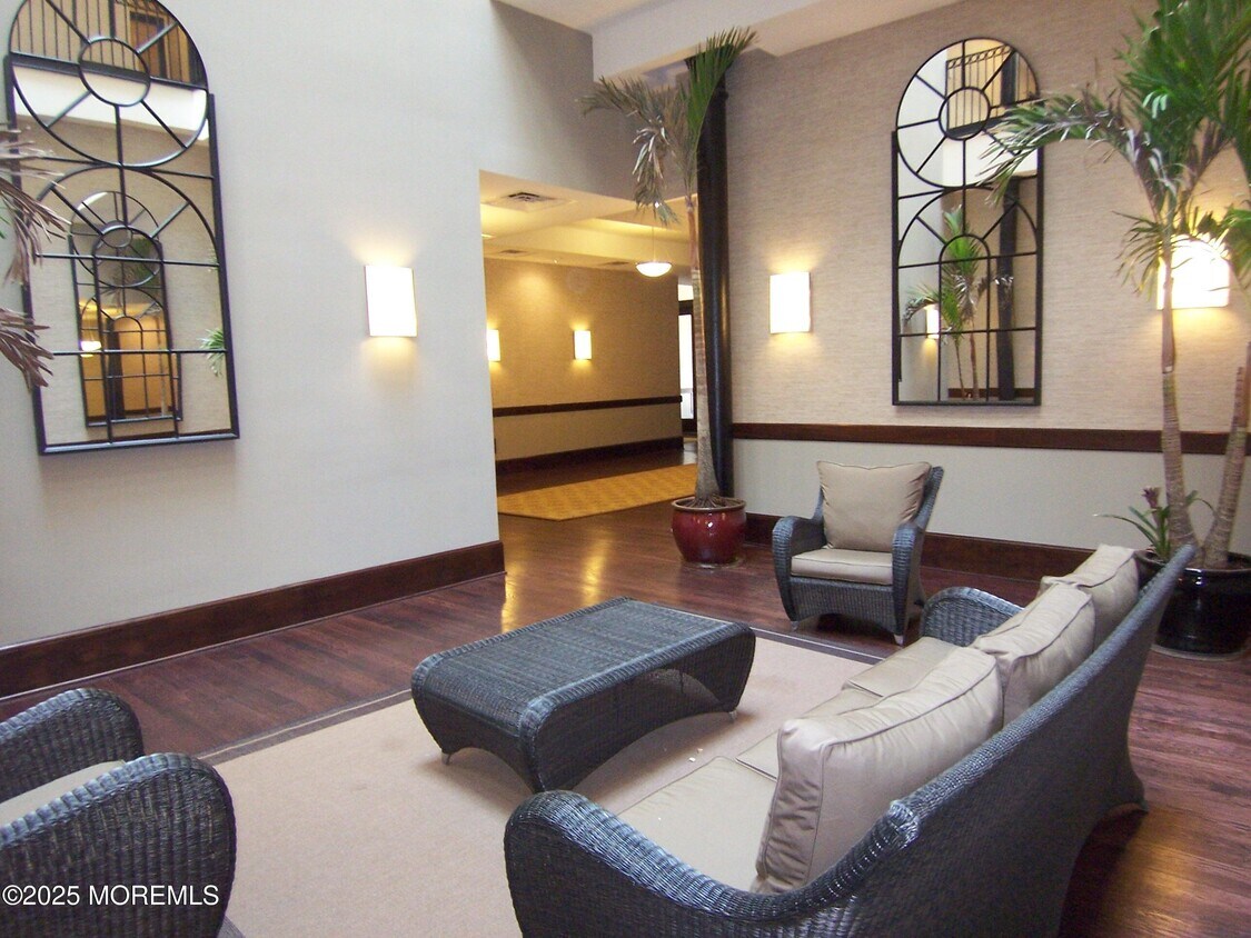 Foto principal - 300 Emory St