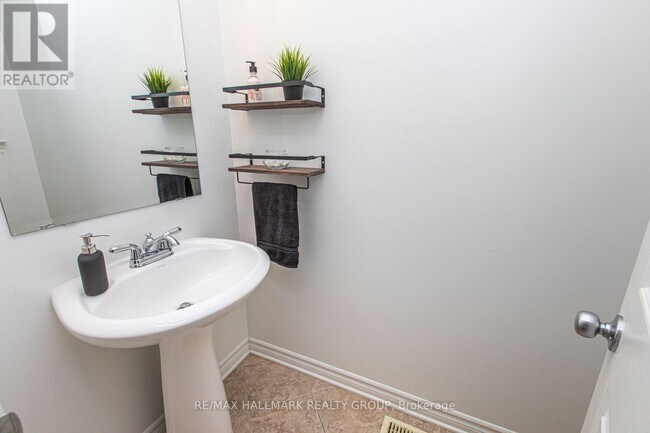 Building Photo - 534 Rochefort Cir