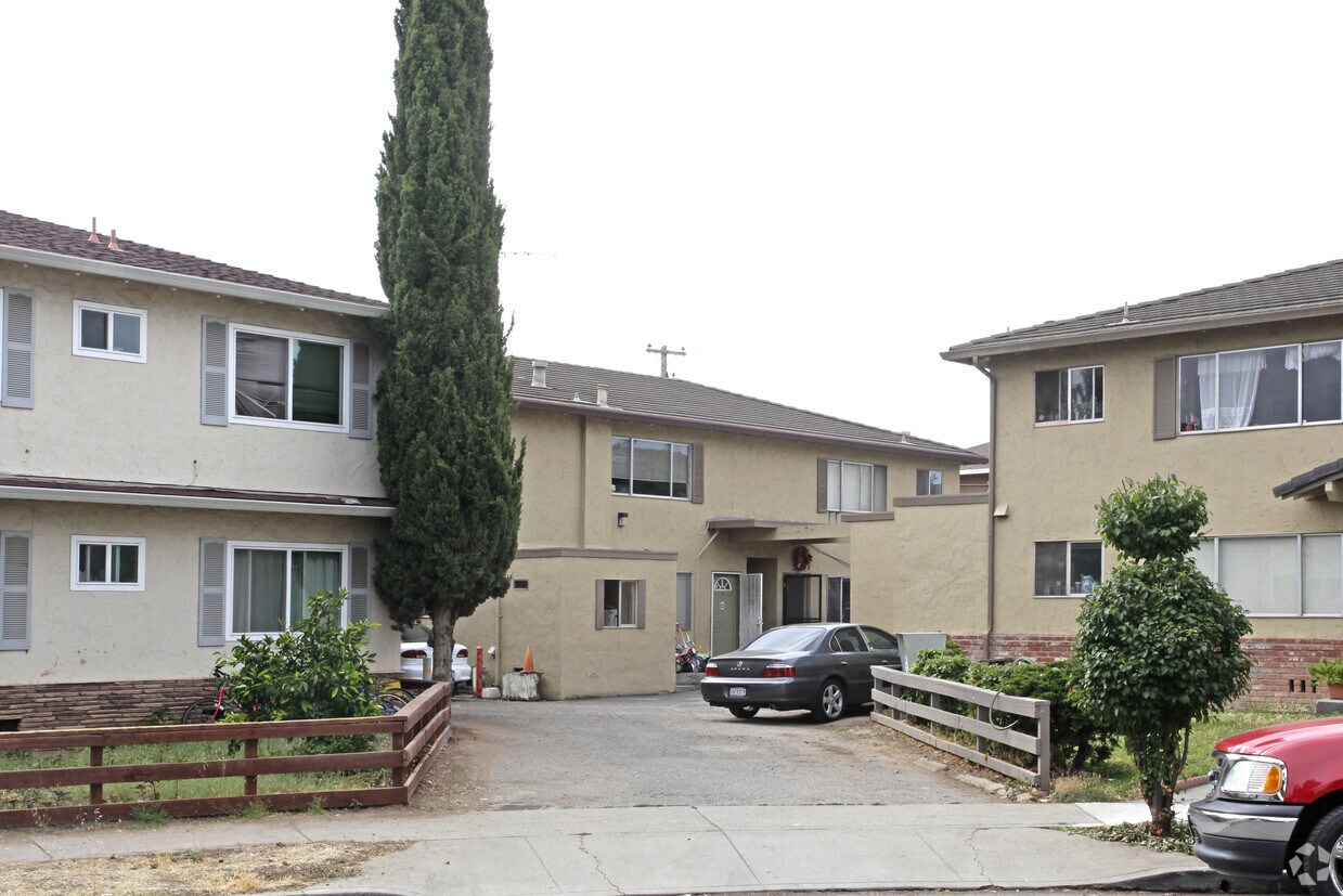 Building Photo - 1592 Quebec Ct