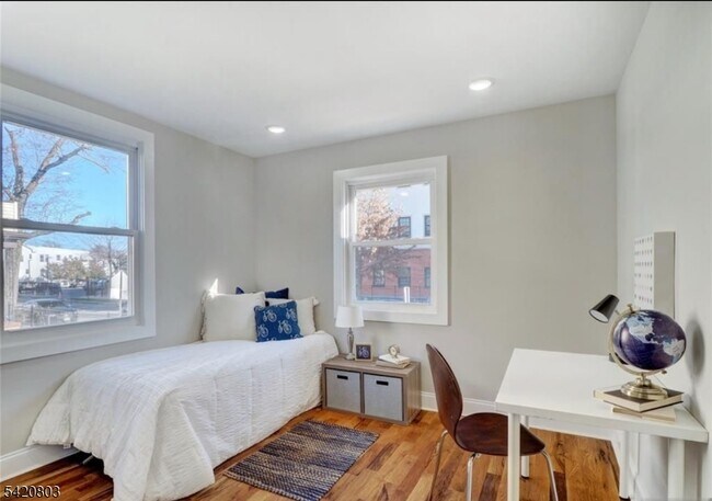 Foto del edificio - 495 S Clinton St