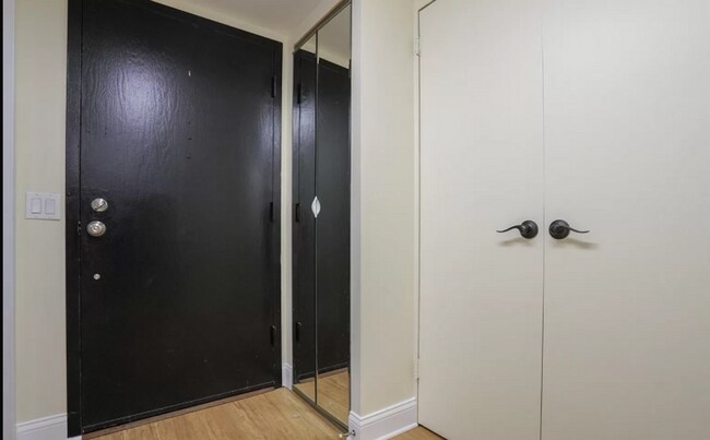 Foto del edificio - **CONCESSION IS APPLIED ON THE LAST MONTH OF A 12 MONTH LEASE**