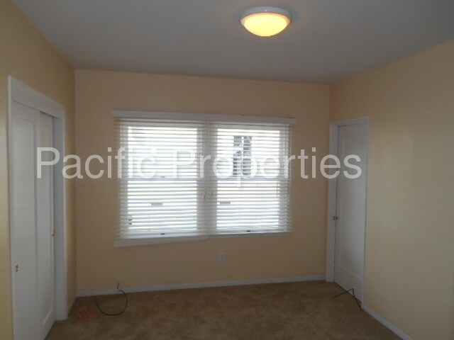 Building Photo - 390 Hendley St