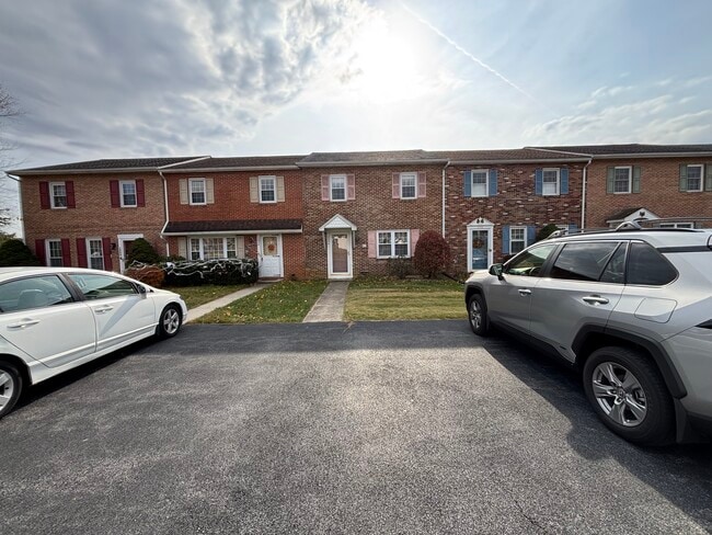 Photo - 2004 Hale Ct House