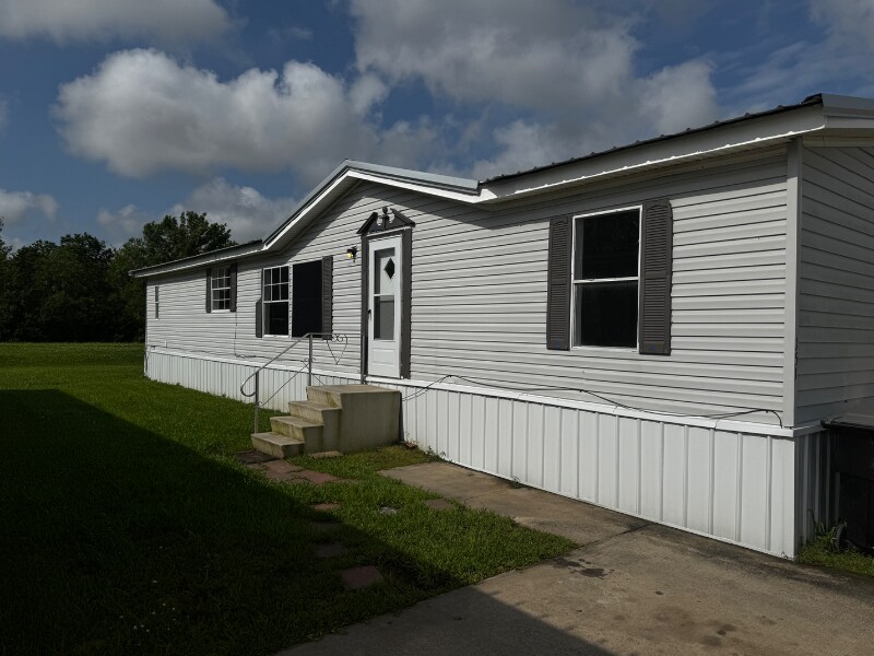 Foto principal - 151 Fox Meadow Dr
