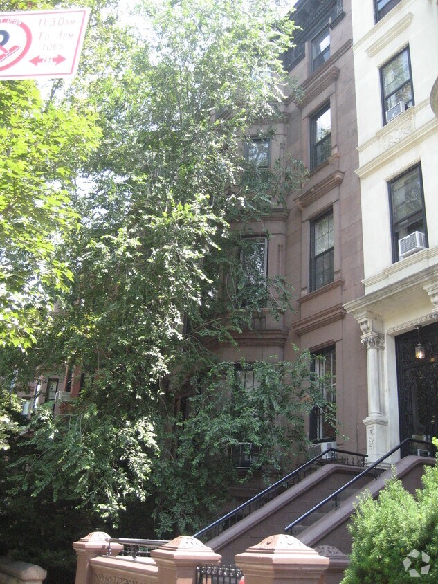Building Photo - 65 8th Ave