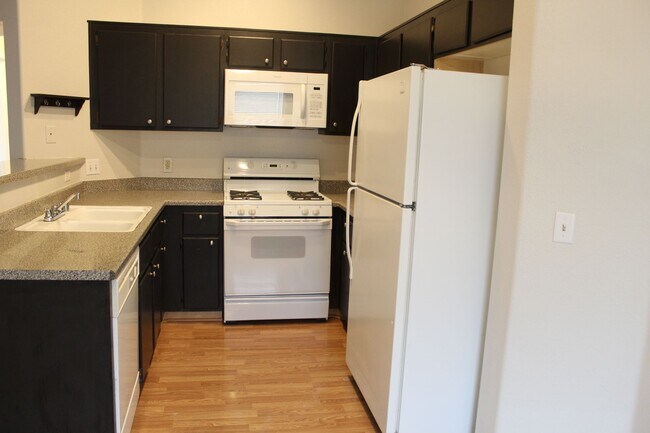 Foto del edificio - 2 BEDROOM 2 BATH CONDO IN NORTH LAS VEGAS