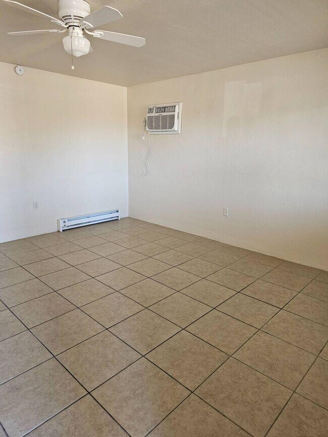 Foto del edificio - 327 E President St