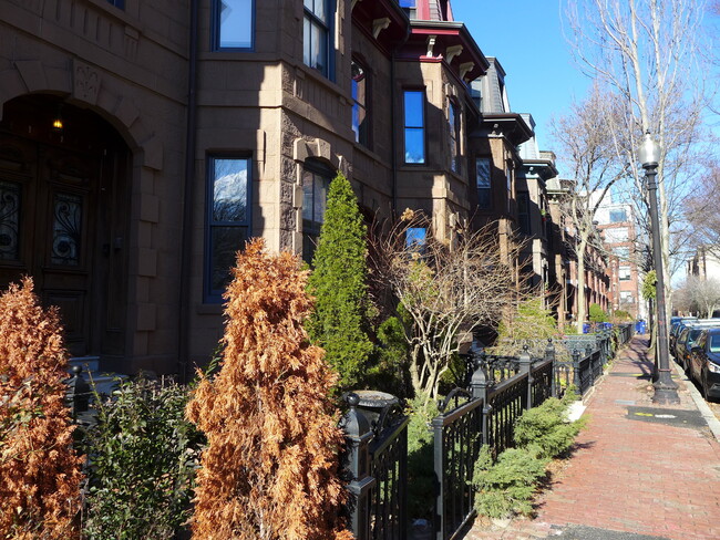 Building Photo - 27 Wigglesworth St