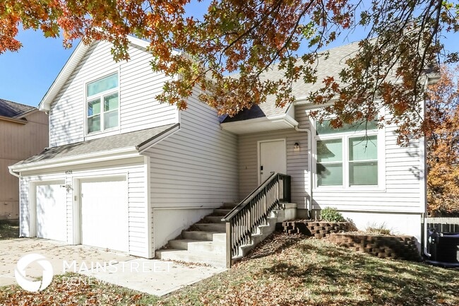 Building Photo - 4520 NE Webster Dr