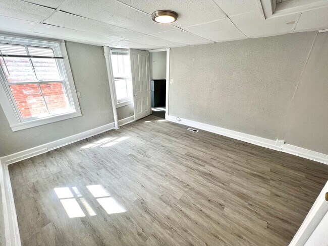 Building Photo - 2212 Calumet St
