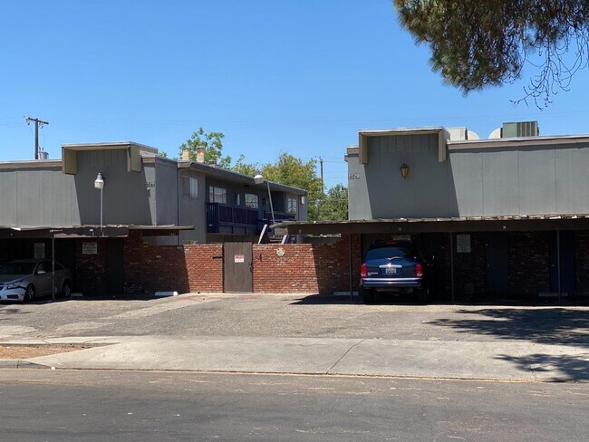 Building Photo - 1521 E Fedora Ave