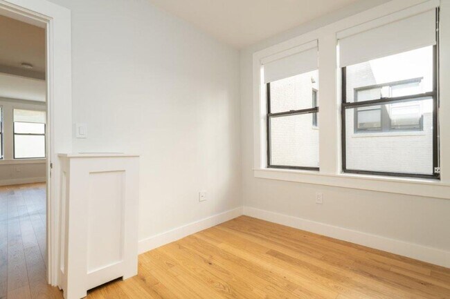 Building Photo - Modern features apartment in Brighton
