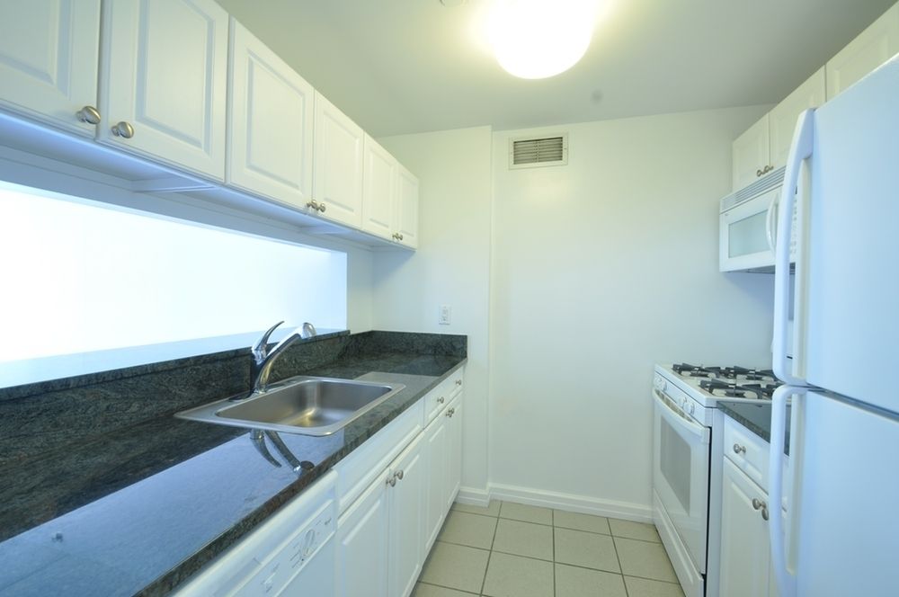 Primary Photo - 520 W 48th St