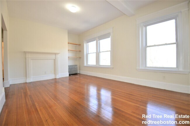 Building Photo - 1595 Beacon St