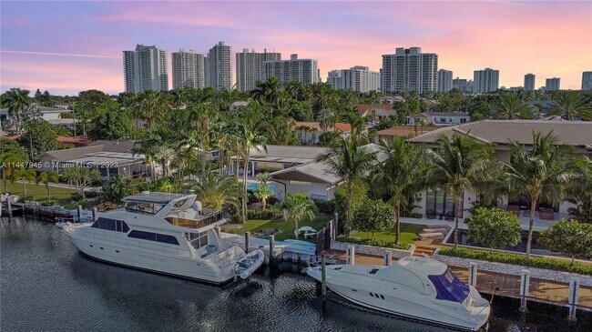 Building Photo - 460 Alamanda Dr