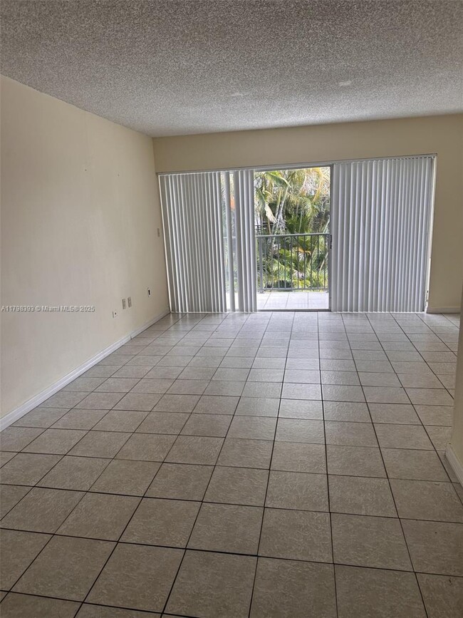 Foto del edificio - 30 NW 87th Ave