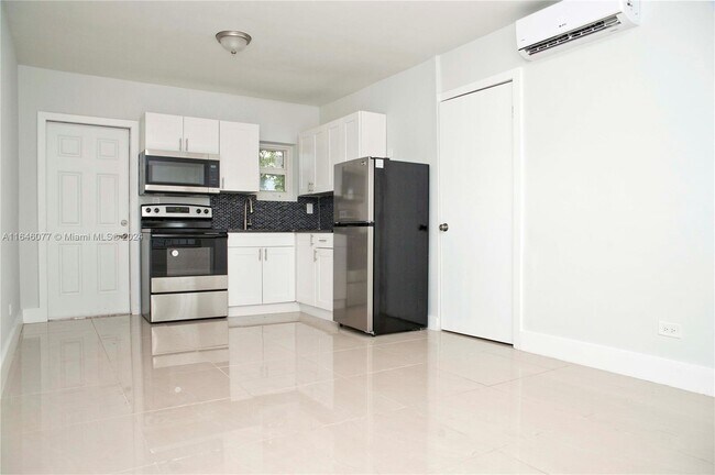 Foto del edificio - 12322 NE 6th Ave