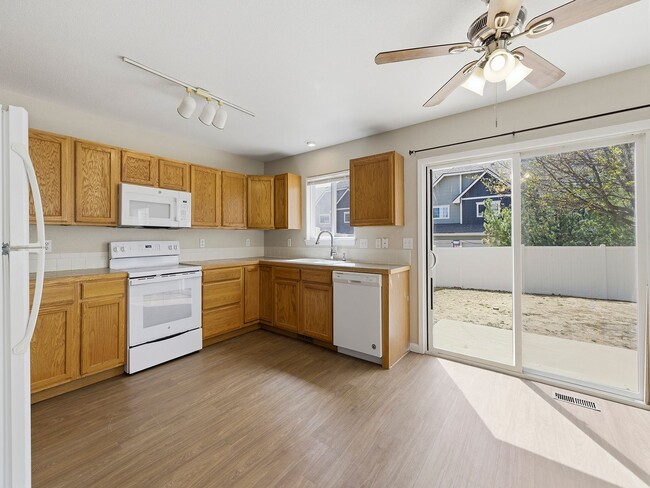 Building Photo - Recently Refreshed 3 Bed, 2.5 Bath Duplex with Fenced Yard — Available Now in Evans, CO!