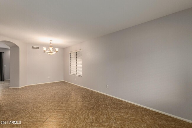 Building Photo - 2438 W Running Deer Trl