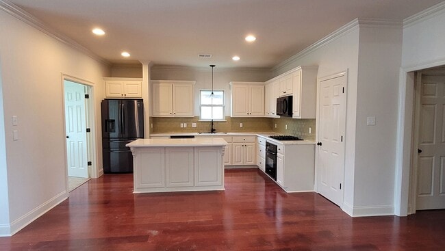 Building Photo - 4 Bedroom 3 full bath plus office in Lakes...