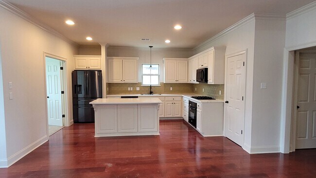 Foto del edificio - 4 Bedroom 3 full bath plus office in Lakes...